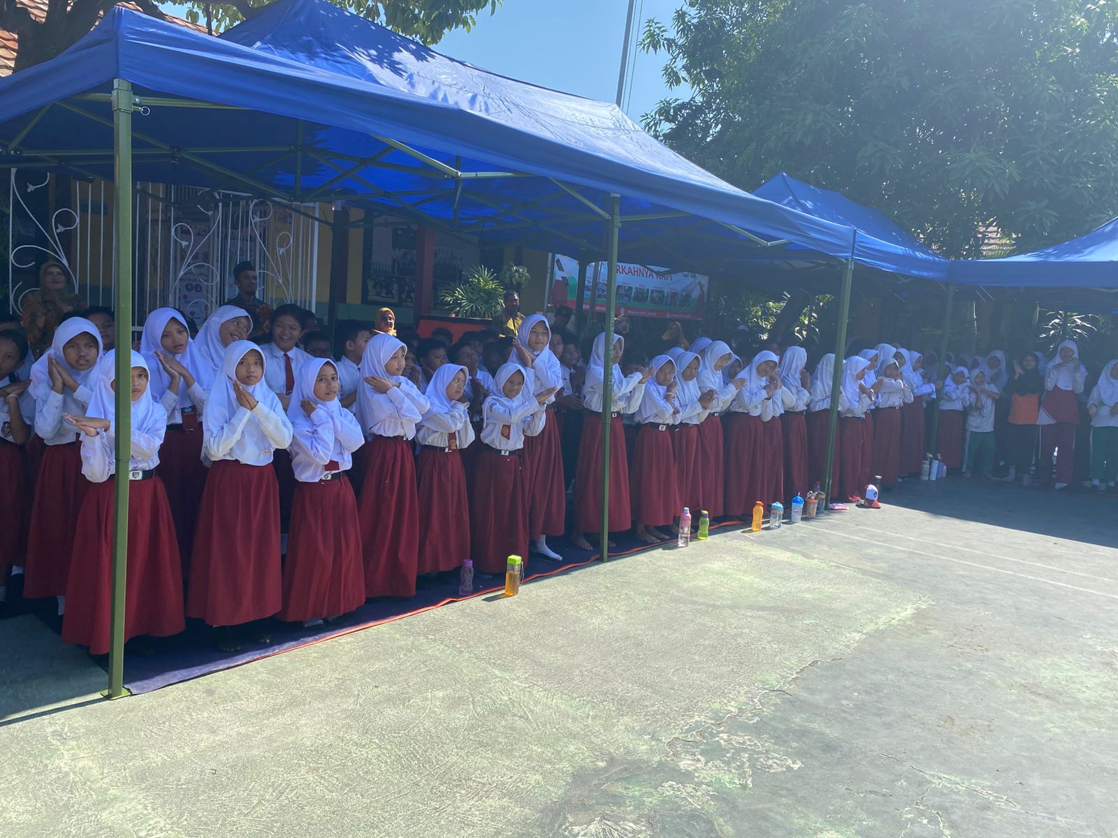 KAREDOK (Kreasi Aksi Rekreasi Dongeng Keliling)